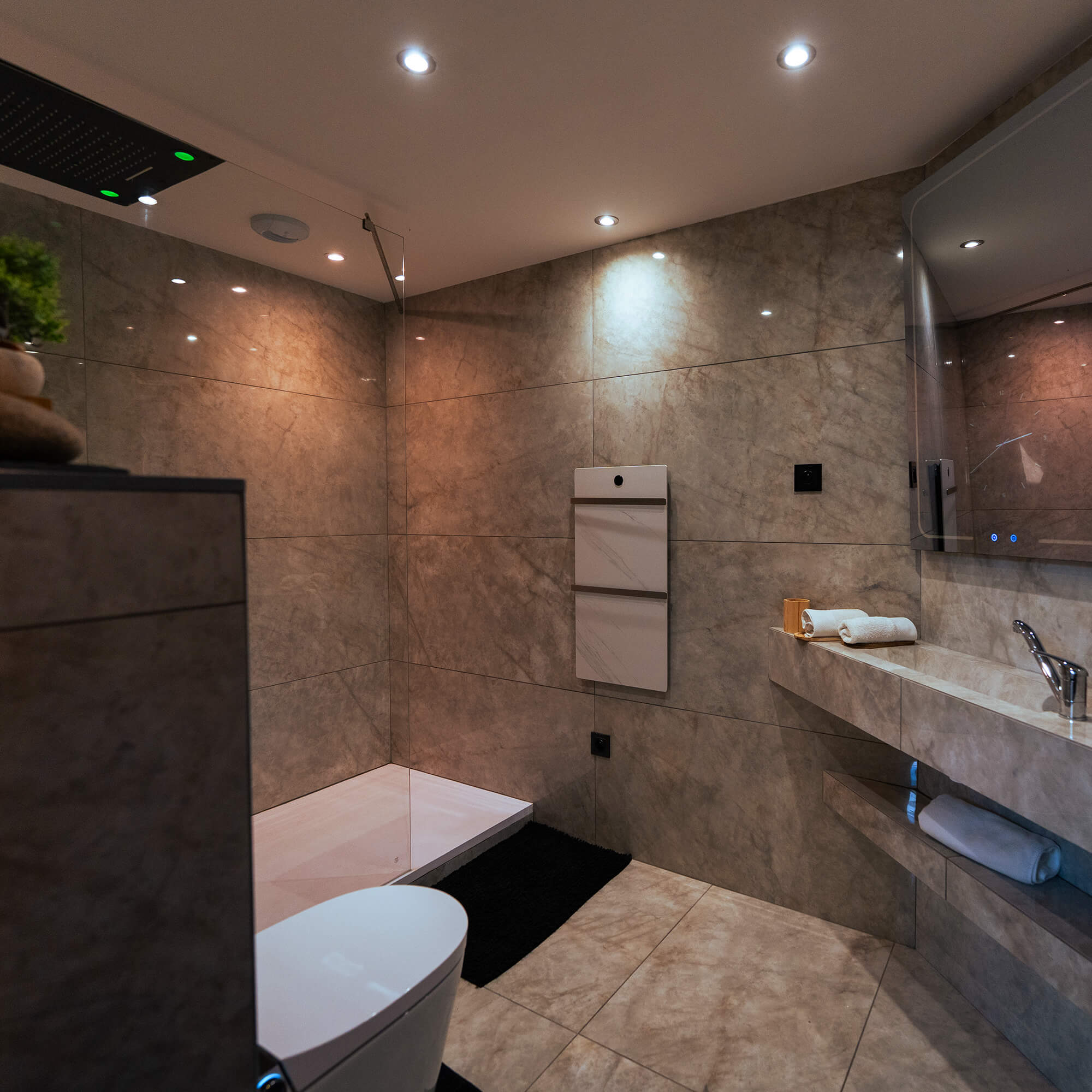 Suite romantique Love Room de luxe by EJ RIVER HOUSE proche Paris avec piscine privative, douche sensorielle, sauna privatif, jacuzzi privé, toilettes japonaises et literie haut de gamme.