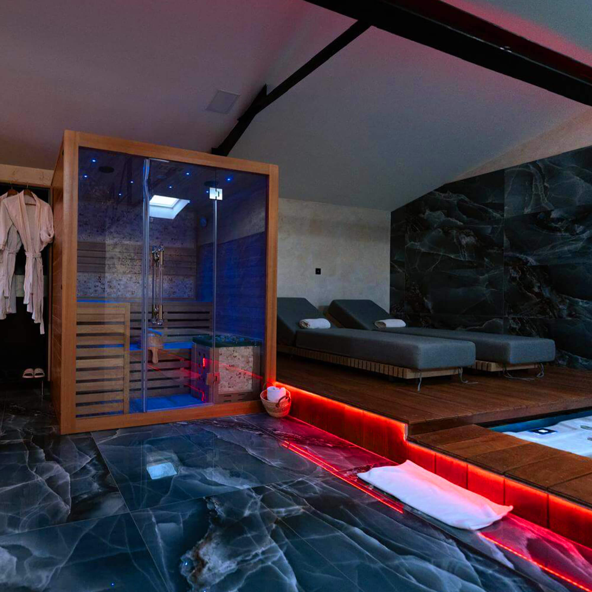 Suite romantique Love Room de luxe by EJ RIVER HOUSE proche Paris avec piscine privative, douche sensorielle, sauna privatif, jacuzzi privé, toilettes japonaises et literie haut de gamme.